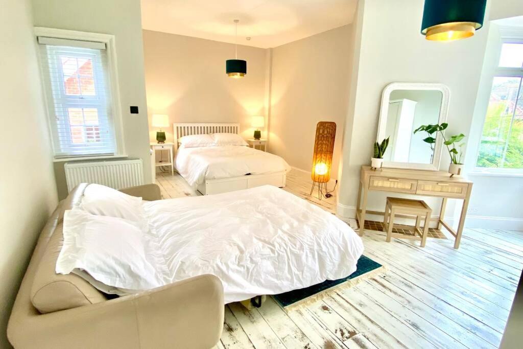 Cleveland House - Perfect For Beaches And Town. Борнмът Екстериор снимка