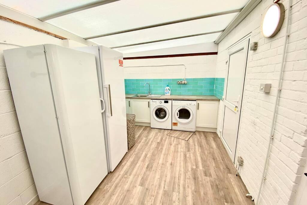 Cleveland House - Perfect For Beaches And Town. Борнмът Екстериор снимка