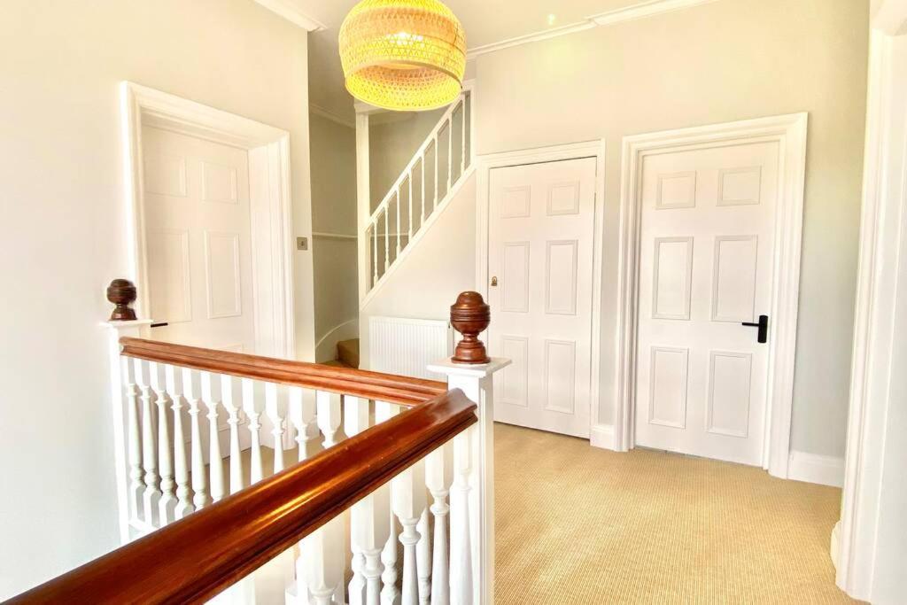 Cleveland House - Perfect For Beaches And Town. Борнмът Екстериор снимка
