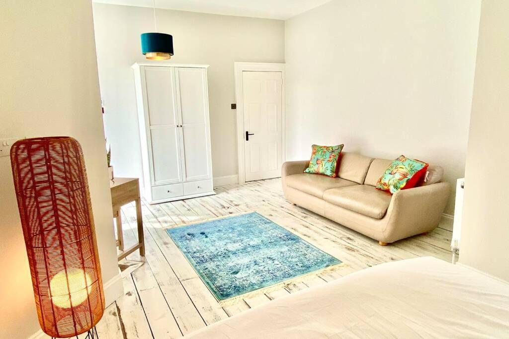 Cleveland House - Perfect For Beaches And Town. Борнмът Екстериор снимка