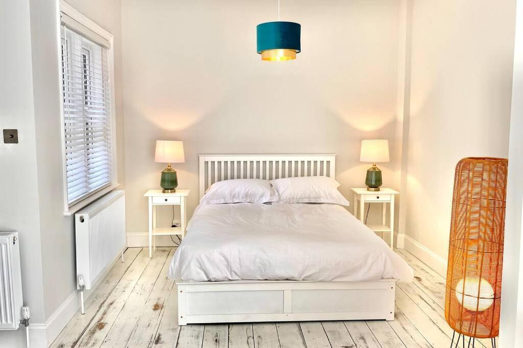 Cleveland House - Perfect For Beaches And Town. Борнмът Екстериор снимка